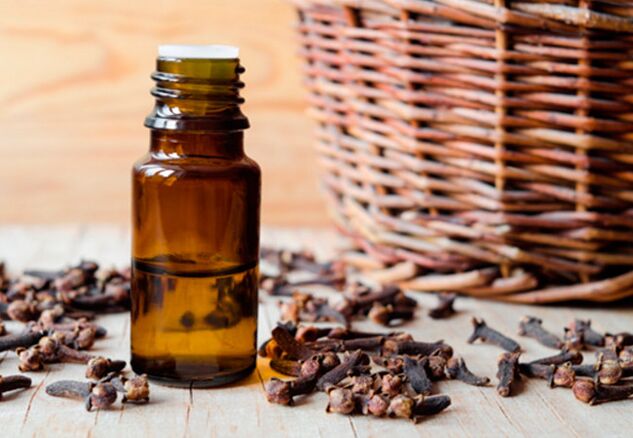 Aromaterapiguider föredrar kryddnejlikaknoppolja