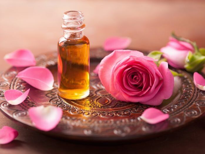 Rosenolja kan vara särskilt fördelaktig för hudcellsförnyelse. 